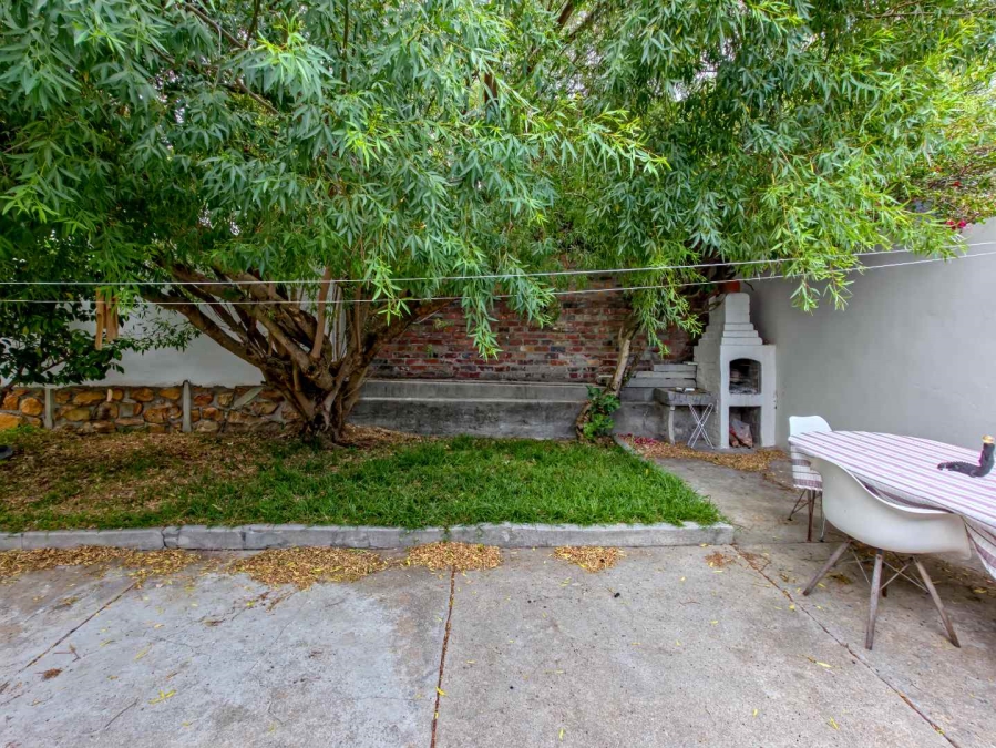 To Let 2 Bedroom Property for Rent in Vredehoek Western Cape